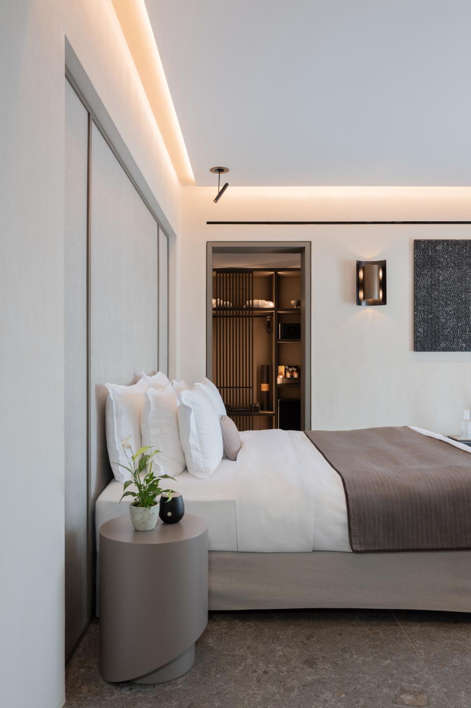 SUPERIOR SUITES 7