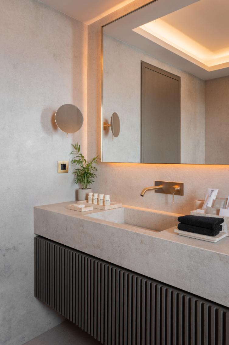 SUPERIOR SUITES 11