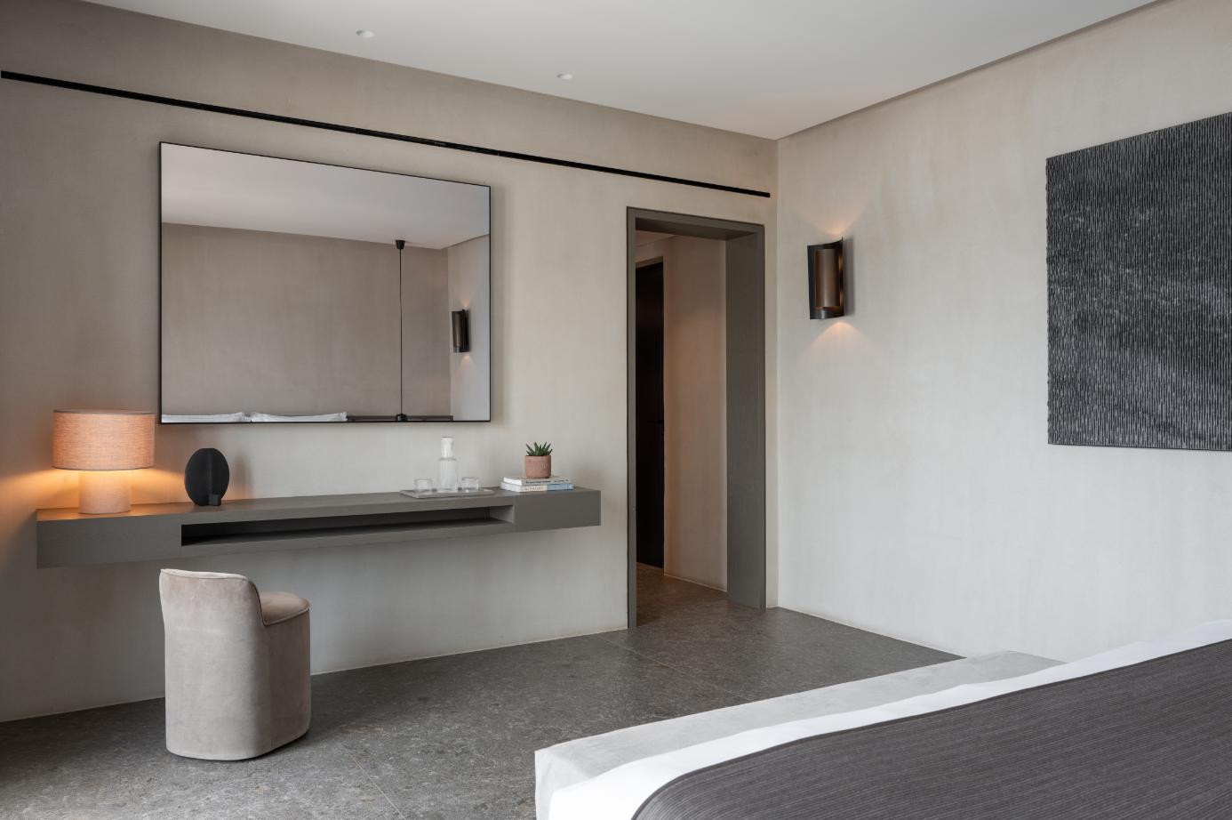 SUPERIOR SUITES 18