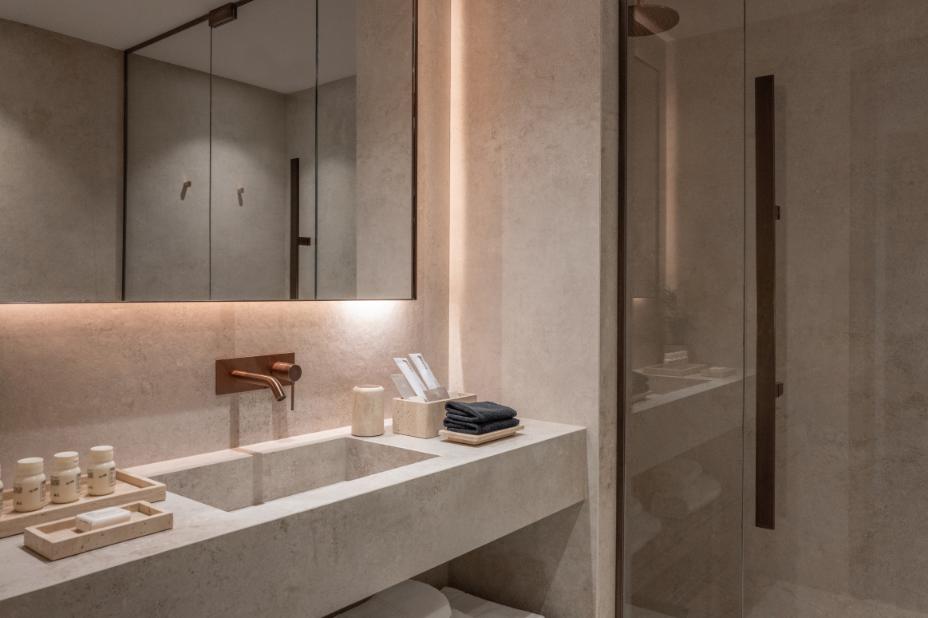 DELUXE SUITES 3