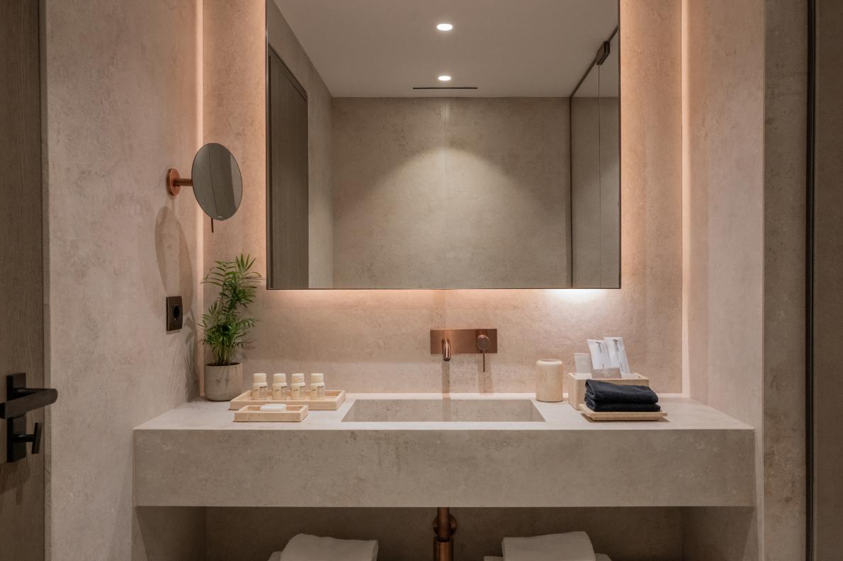 DELUXE SUITES 4