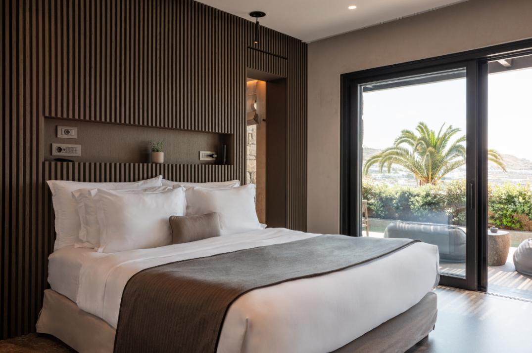 DELUXE SUITES 5