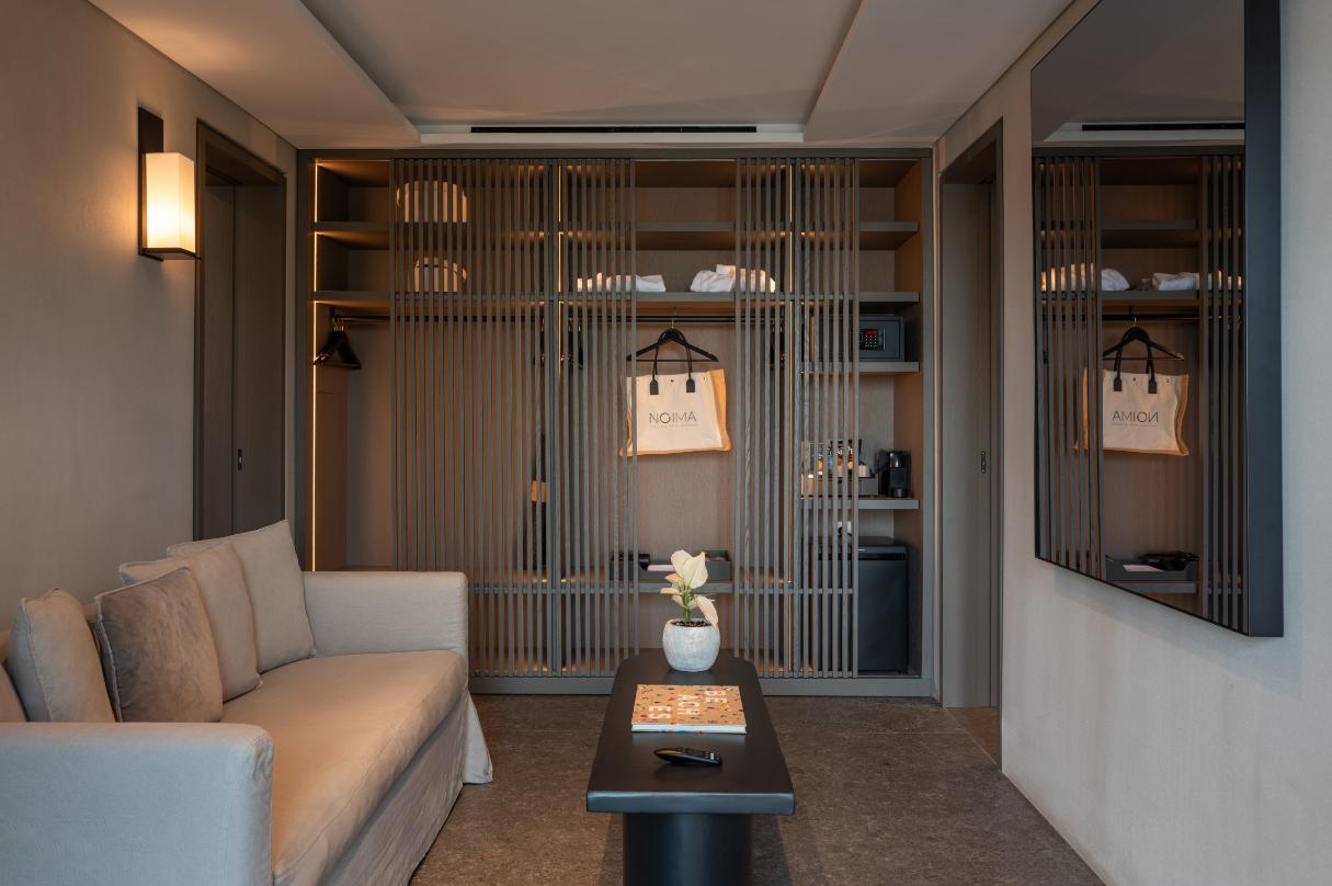 EXECUTIVE SUITES 4