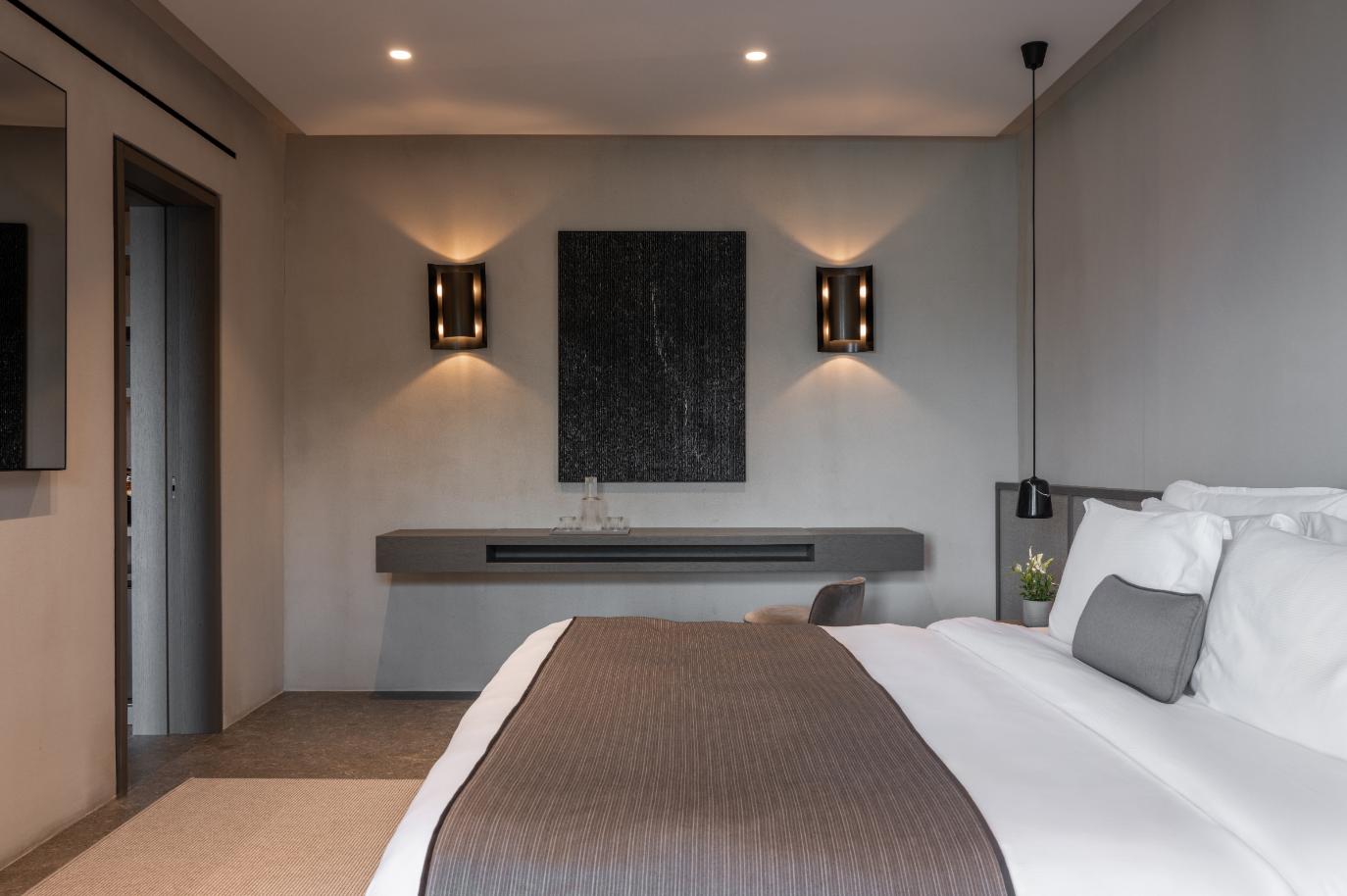 EXECUTIVE SUITES 5