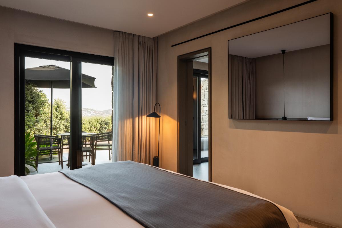 EXECUTIVE SUITES 6