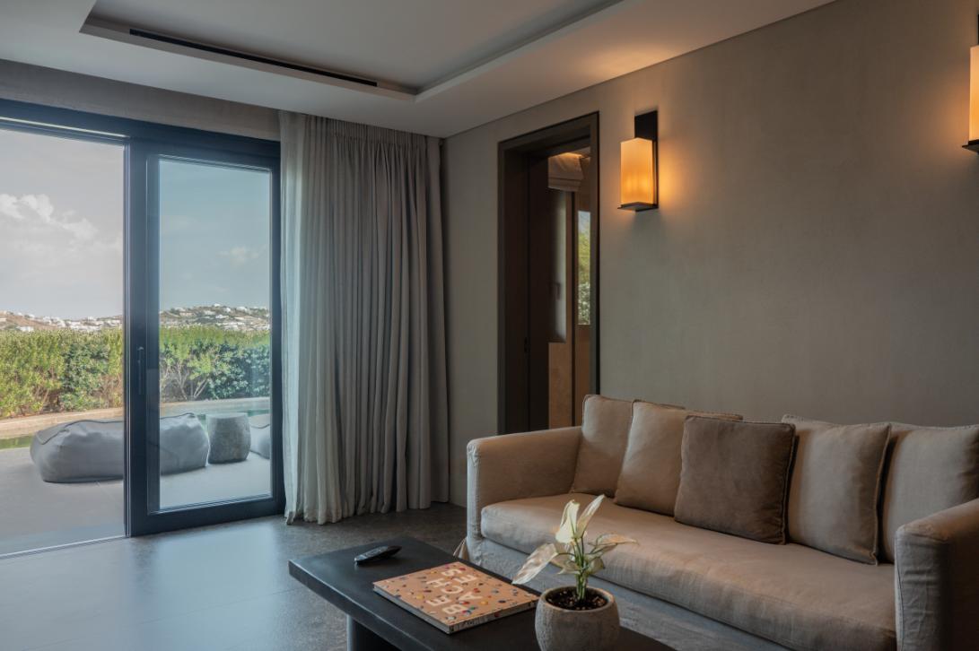 EXECUTIVE SUITES 7