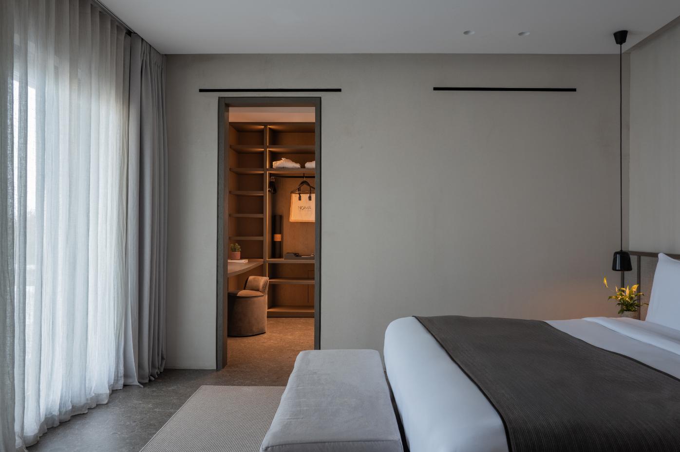 EXECUTIVE SUITES 12
