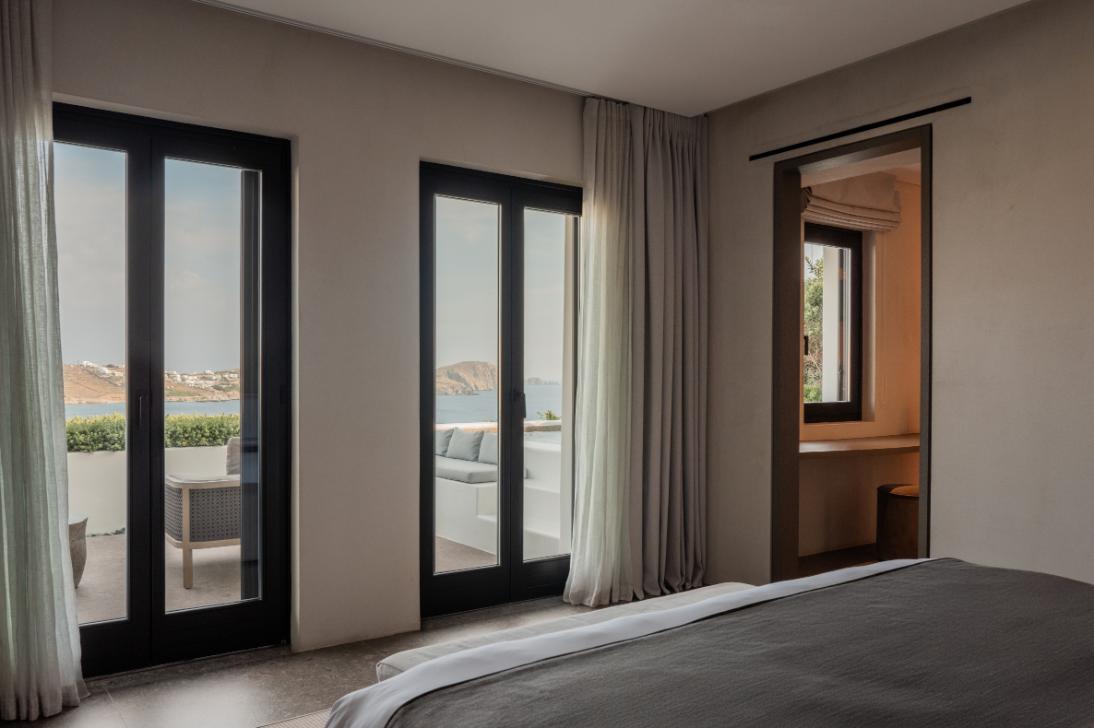 EXECUTIVE SUITES 13