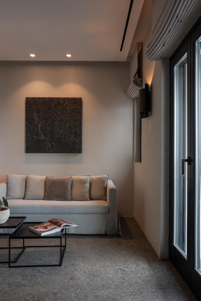 EXECUTIVE SUITES 17